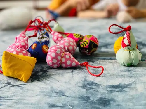 浓情过端午 巧手做香囊