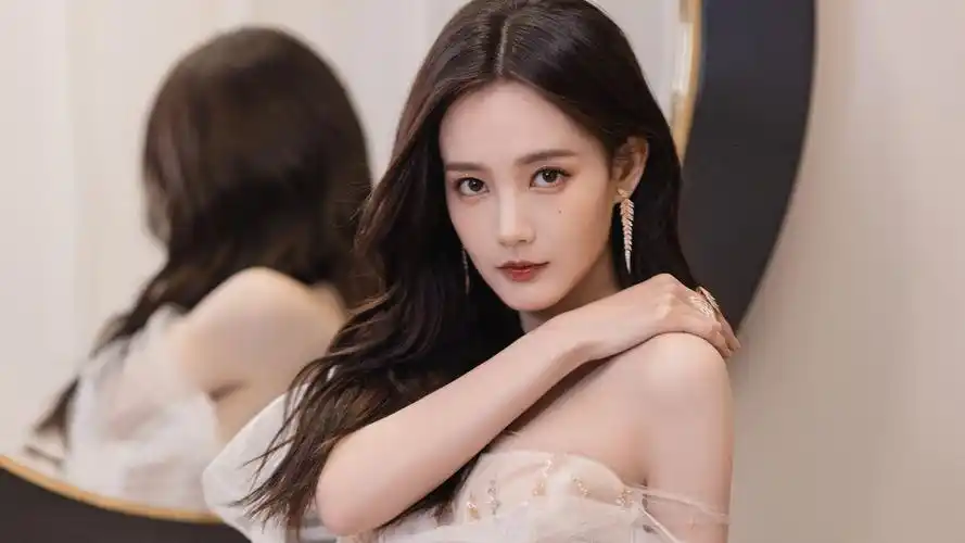 美女李一桐图片桌面壁纸_李一桐电脑壁纸_三千图片网