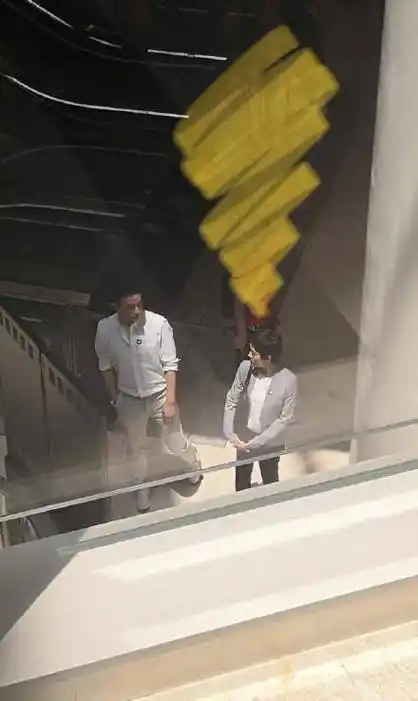 今天又有网友在上海偶遇孙俪和罗晋拍戏,并晒出了路透图,照片里的孙俪