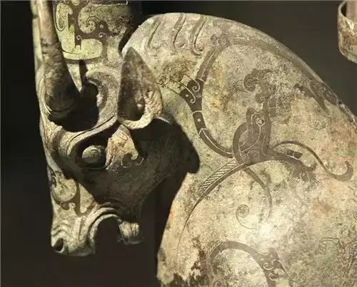 砖瓦厂的工人意外挖到了一座古墓,后经考古发掘证实,这是一座汉代大墓