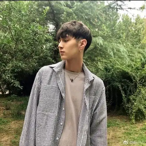 小鲜肉帅哥小鲜肉美男微博生活照写真照片帅哥猛男文章小虾米