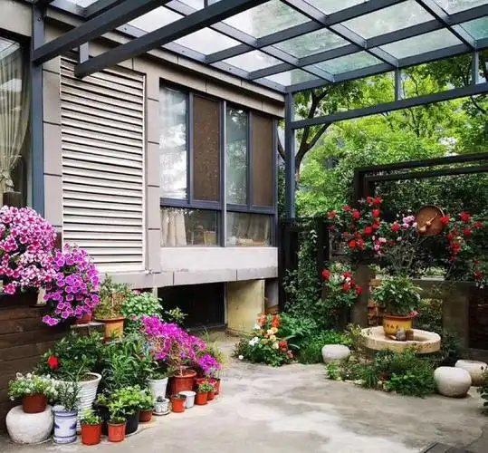 为了100㎡院子买了一楼的这套房前房东爱养花白捡一个花园