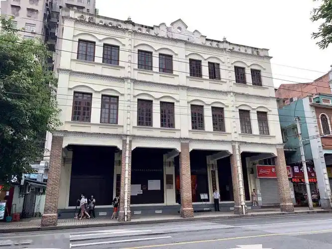 中共广东区委旧址纪念馆现参观热潮20年党龄党员重温入党誓词