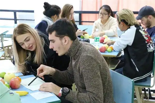 国际文化交流学院组织留学生语伴活动_华东政法大学