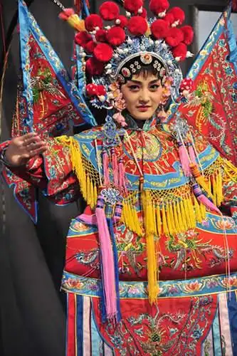 战将热血亮相央8肖婷佳诠释名伶起伏人生