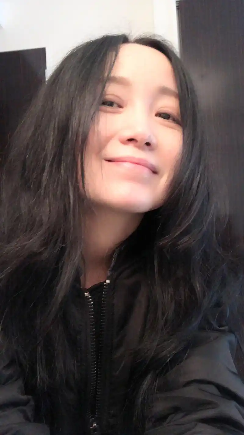 《春分》斯琴格日乐春分的东京 一场雨 一场雪想要剪个短发 进了理发