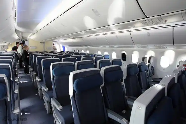 波音787梦想客机经济舱_高清图集_新浪网