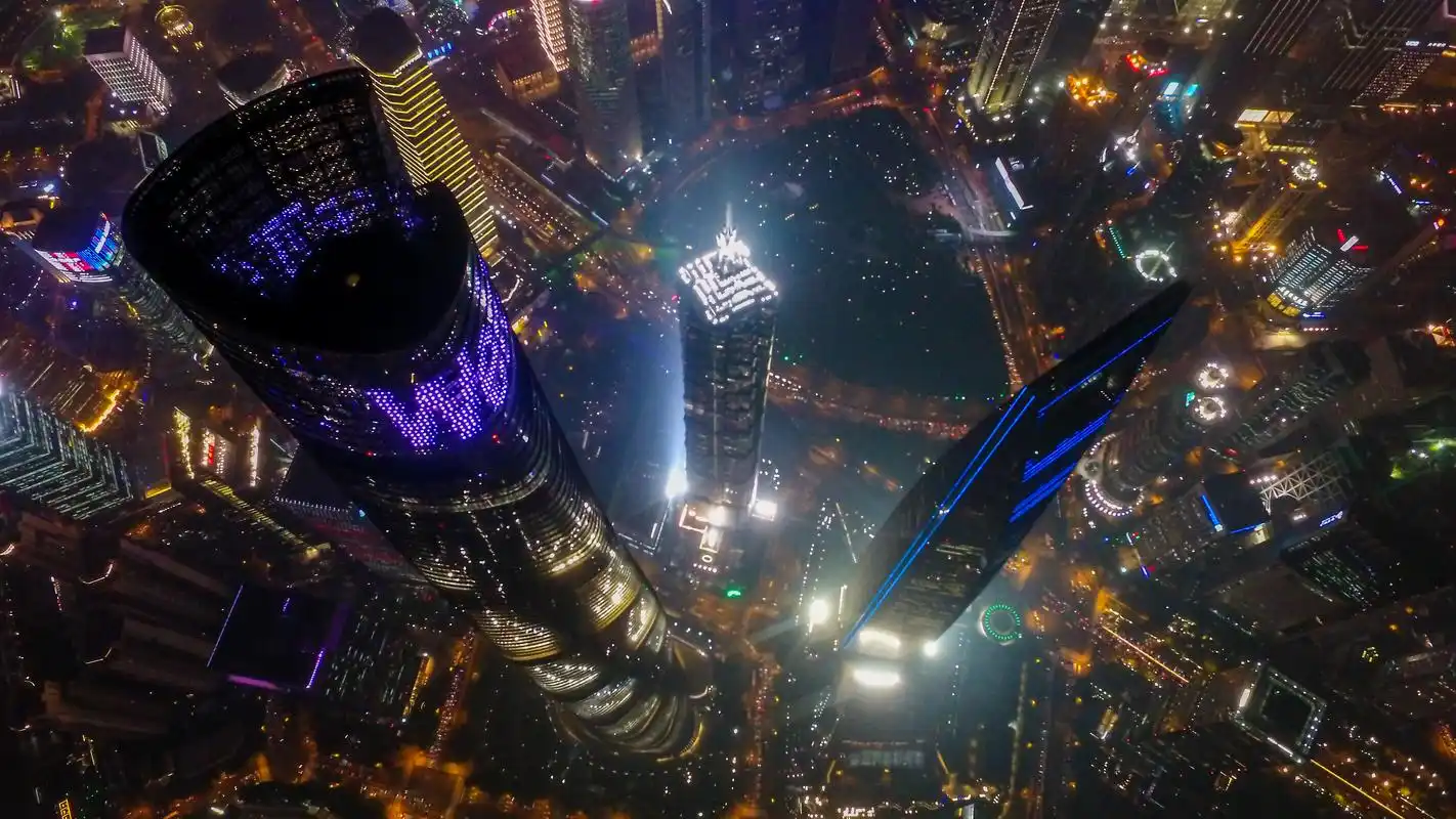 这是上海陆家嘴的夜景鸟瞰照片(10月17日无人机拍摄).