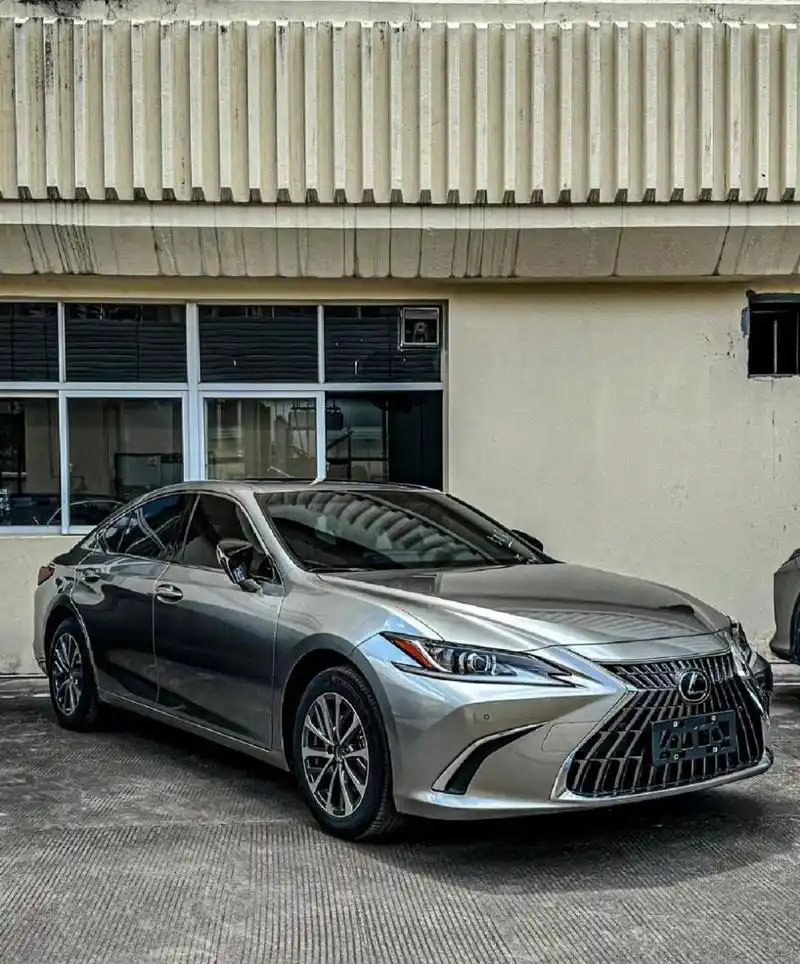 主打颜色—超音速钛银 #值得入手的车# #雷克萨斯# #雷克萨斯es