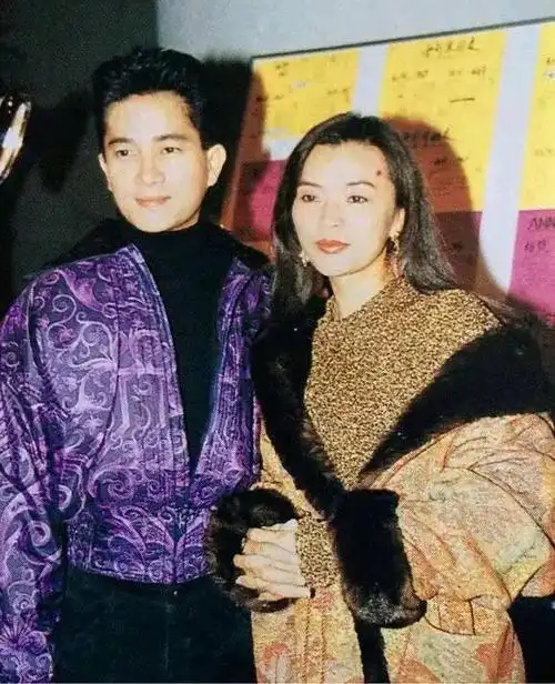 属于陈百强的合影集来袭!最后一张与陈玉莲的,应是在1992年