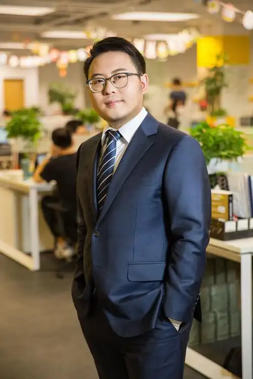 行业领导品牌,秉持"口语好,学习棒"的教育理念,采用真人外教一对一 a