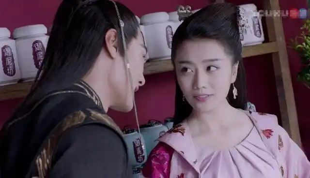 《烈火如歌》凤凰实力抢镜迪丽热巴,与何炅同乡成撩汉高手