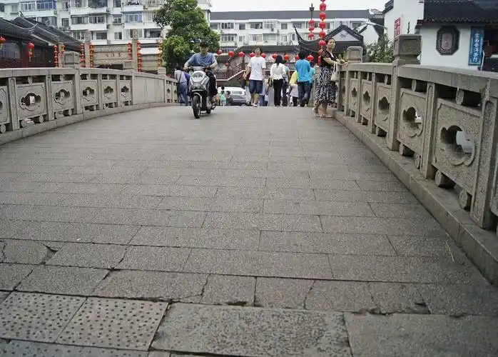 老街上的桥与桥洞