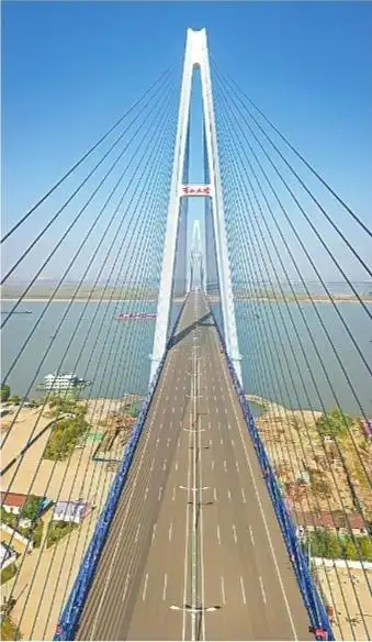 武汉青山长江大桥全面建成 目标:年内通车