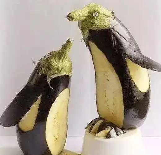 用果蔬做动物,躲过了小鸟,躲过了刺猬,却没能躲过胖乎乎的熊崽!_蔬菜