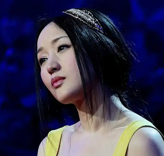 回顾清纯玉女杨钰莹前男友出狱乡下结婚度日52岁至今单身