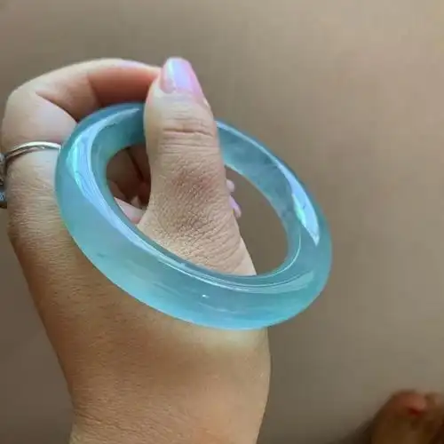大捡漏|高冰天空蓝胖圆条翡翠手镯