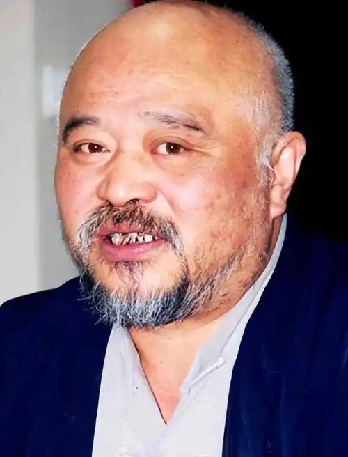 68岁李琦近况揭秘!烟酒肉不离身,生活现状引热议,究竟过得如