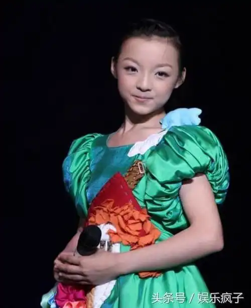 4岁出道的童星,6岁挑战李玉刚成名,如今长大后越变越好看_孔莹
