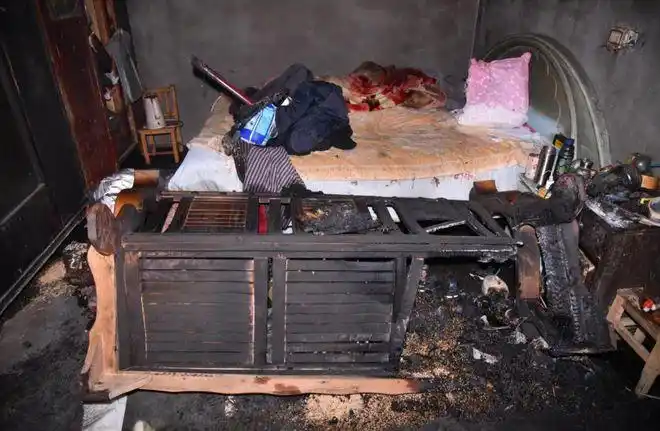 烟头虽小火患无穷男子吸烟引发火灾