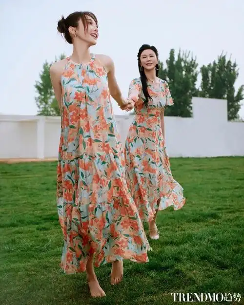 陈冰母女初夏同框大片