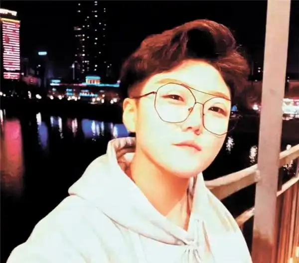 从奶茶店小妹到流量歌手 "哈尔滨王靖雯"火了!