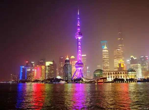 广州塔和上海东方明珠对比,你更喜欢哪一座塔?