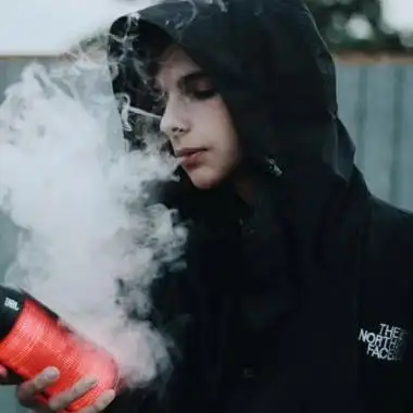 超酷男生吸烟头像伤感图片