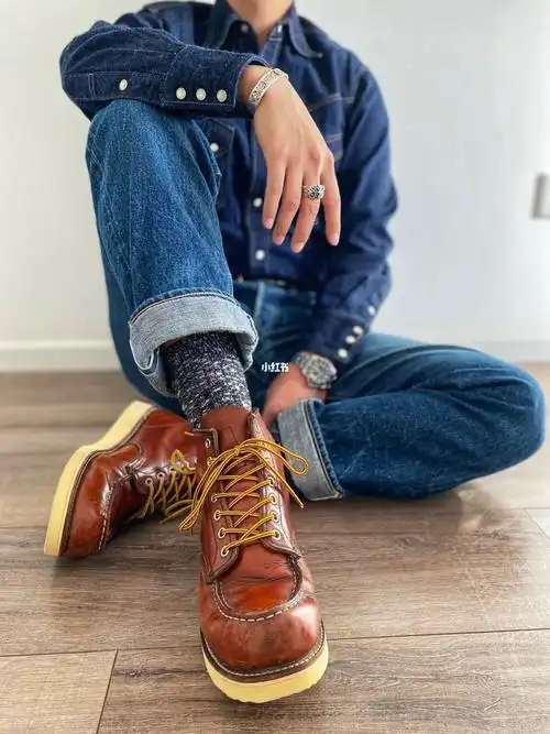 第一双红翼工装靴是875的举个手