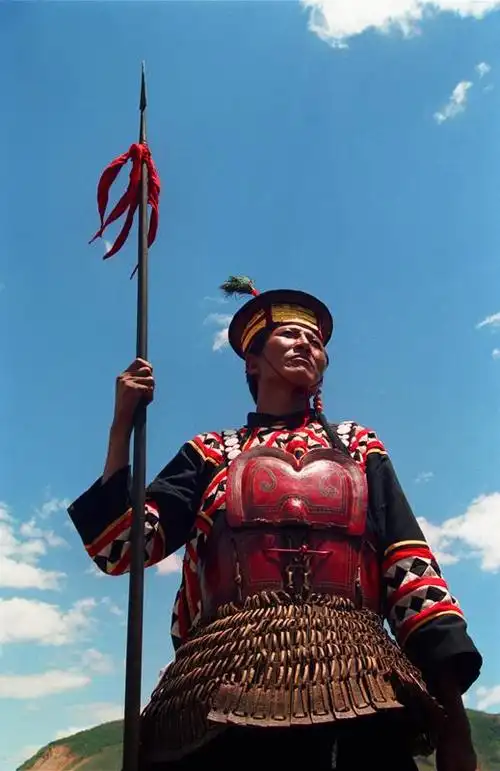 上一页 下一页 作品名称: 彝族武士铠甲上的漆绘 (清代)  作品描述