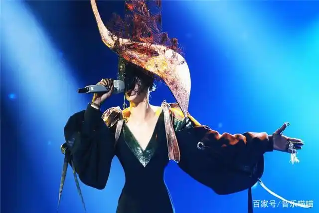 《蒙面唱将猜猜猜第一季》看过吗?你喜欢谁,张碧晨或是李嘉格?