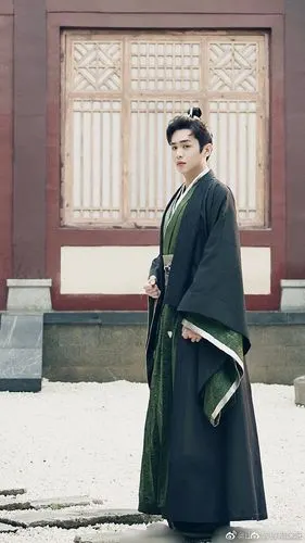 换个角度看上面这张侧面图.