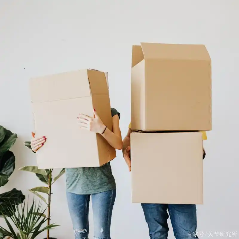 直膝弯腰搬重物伤腰!收好搬重物的五个步骤,避免伤腰