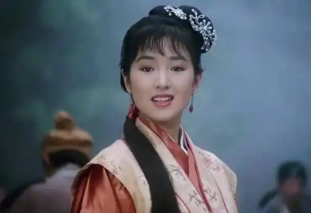 一张巩俐在《满城尽带黄金甲》中的定妆照,竟然被拍318万,太厉害