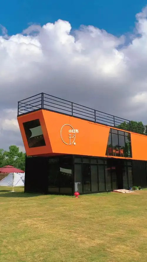 双层集装箱餐厅