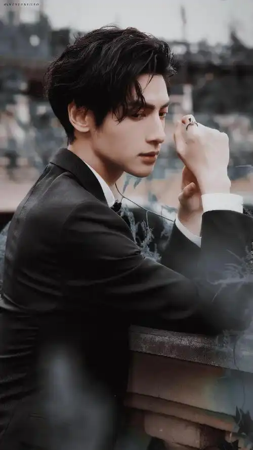 小咕每日安利#小咕今天分享是建模脸罗云熙的侧颜小合集啊,颜值高