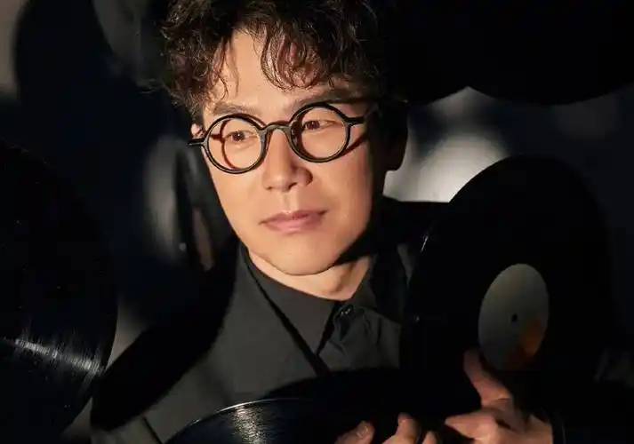 50岁束手无措分手,在娱乐圈沉寂了整整30年,51岁迎来事业巅峰_林晓峰