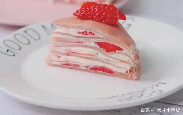 超高颜值草莓千层蛋糕,不用烤箱,香甜顺滑,手残党也能轻松学会