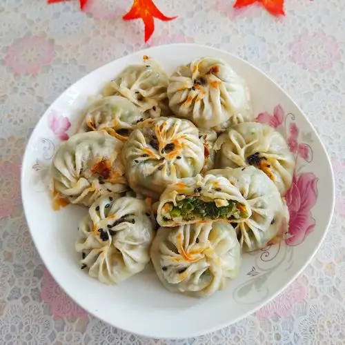 不用发面就可以做水煎包脆而不硬香而不腻味道极为鲜美