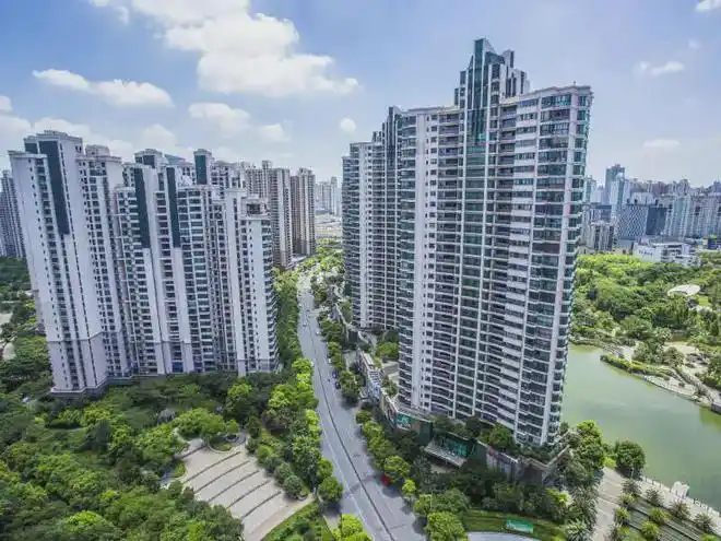 超大型社区 vs 小型社区