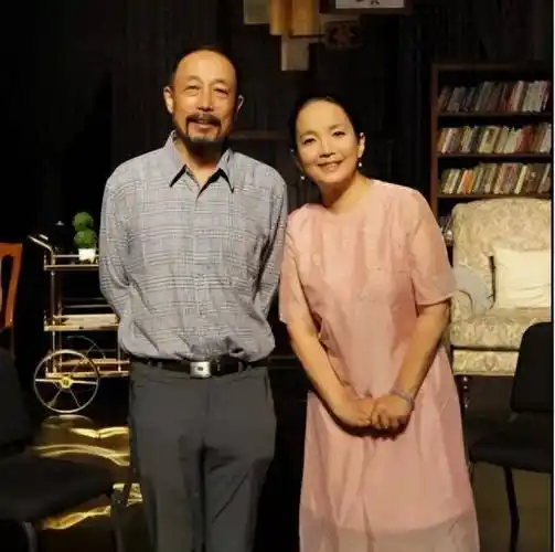 曾为安倍晋三哭丧的吕丽萍,已经活成了一个"笑话"_张博宇_陶伟_故事