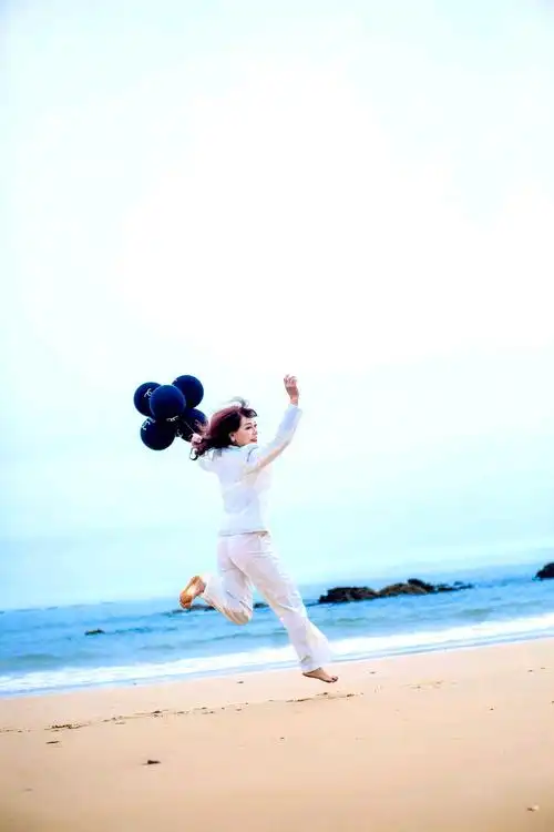 奔向幸福,奔向明天,奔向快乐,奔向阳光.