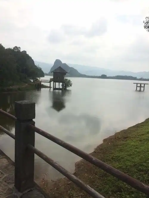 英德宝晶宫风景名胜区和红旗湾生态乐园哪个更好玩