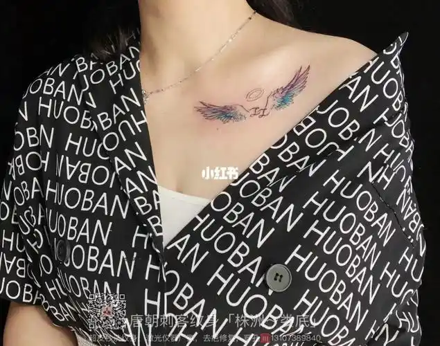 翅膀水彩锁骨纹身