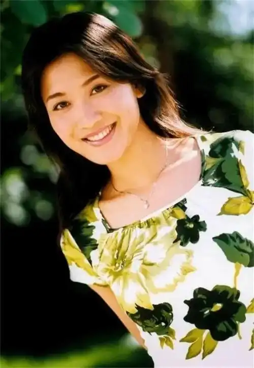 潘雨辰近况嫁大11岁侯勇离婚当天抱着女儿大哭今44岁仍单身