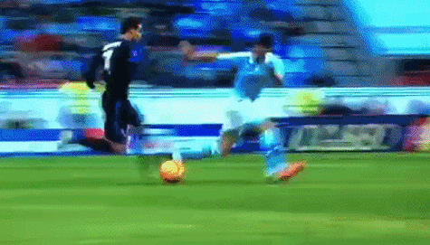 网易体育) c罗不断用射门考验塞尔塔门将阿尔瓦雷斯,可惜总是离进球差