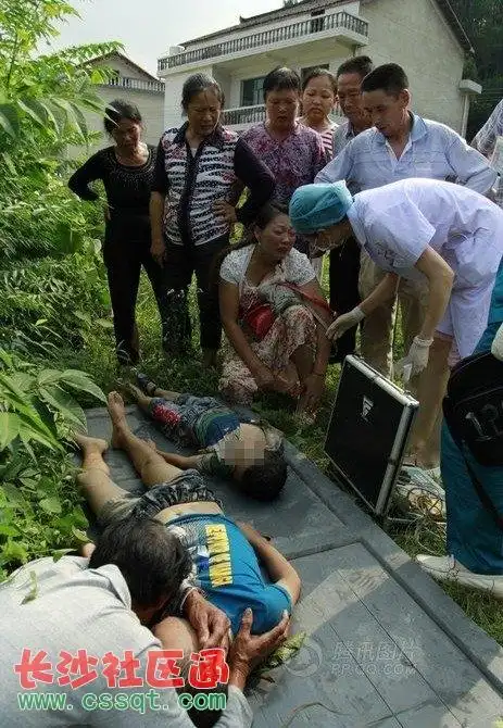 娄底2名小学生溺水身亡 母亲抱孩子痛哭_社会_长沙社区通