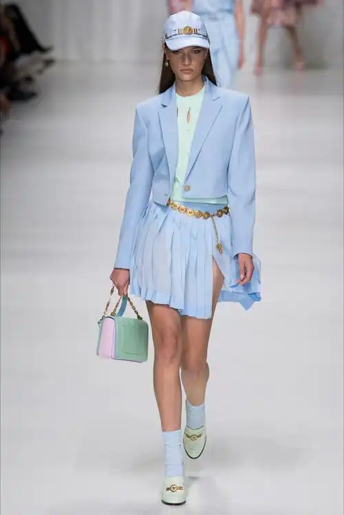 versace 范思哲 于米兰时装周发布2018春夏高级成衣系列