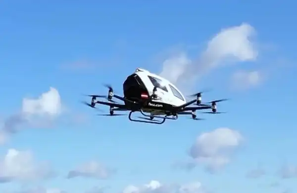 全球首款载人无人机惊现国内机场 未来或用于城市通勤 - 手机中国