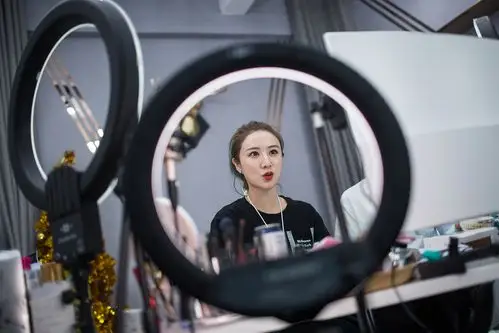 "大衣哥"朱之文将在淘宝特价版直播间开启公益带货